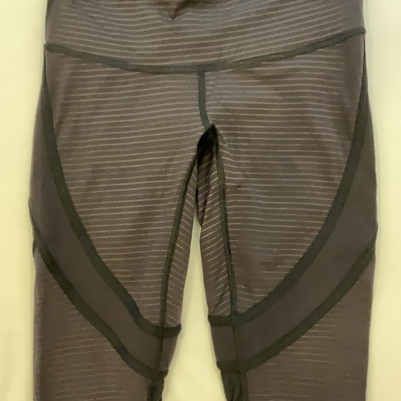 Lululemon Women’s Leggings Black Pinstripes SZ 6 Pre-owned - Picture 4 of 6